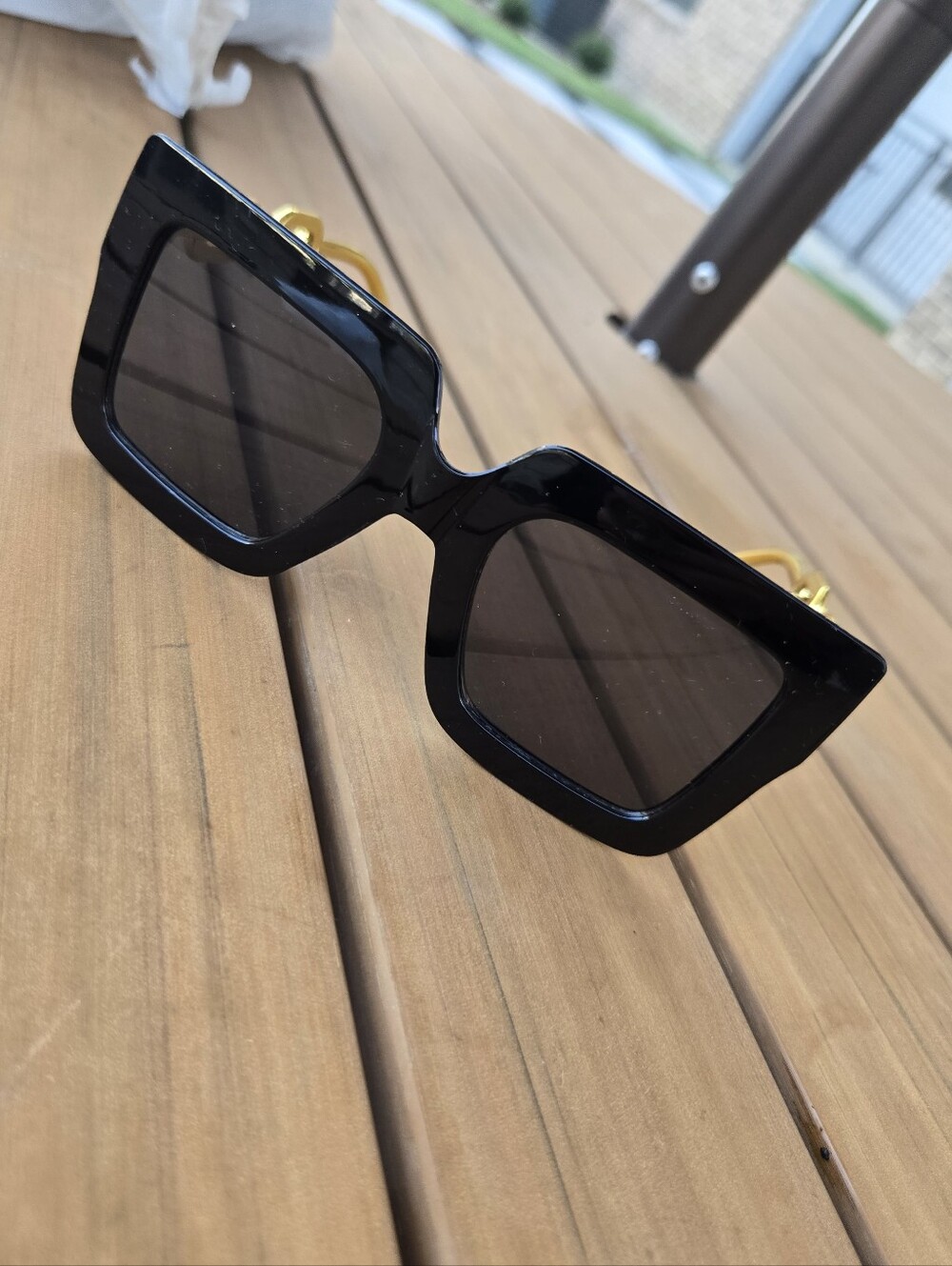 Women's Square Oversized Lens Fashion Sunglasses - Picture 2 of 8